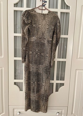 V Yaka Drapeli Zebra Desenli Simli İpli Uzun Elbise - Görsel 3