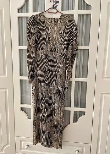 V Yaka Drapeli Zebra Desenli Simli İpli Uzun Elbise - Görsel 4