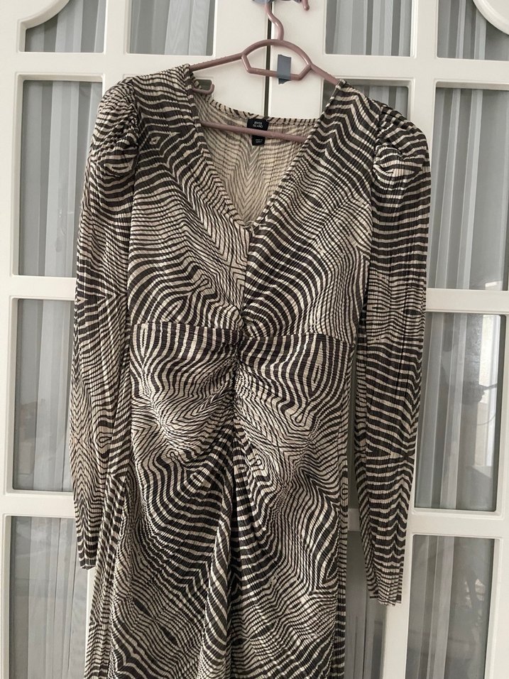 V Yaka Drapeli Zebra Desenli Simli İpli Uzun Elbise - Görsel 5