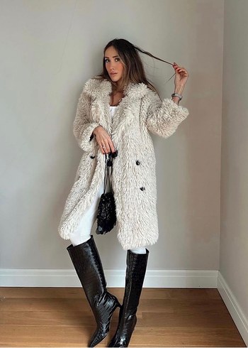 Ekru Uzun Kürk Detaylı Kadın Kaban - Görsel 3