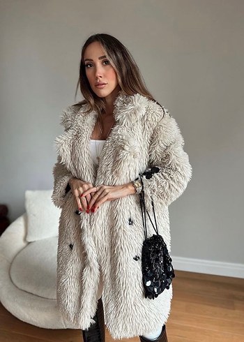 Ekru Uzun Kürk Detaylı Kadın Kaban - Görsel 2