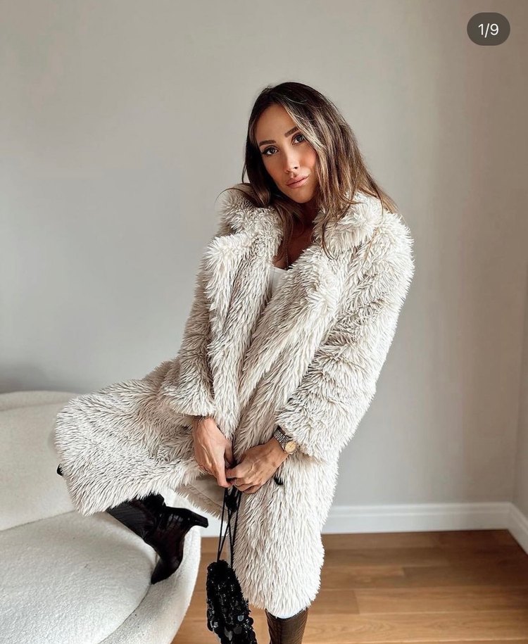 Ekru Uzun Kürk Detaylı Kadın Kaban - Görsel 4