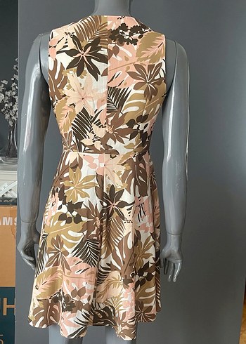 Bej Desenli V Yaka Kolsuz Mini Elbise - Görsel 4