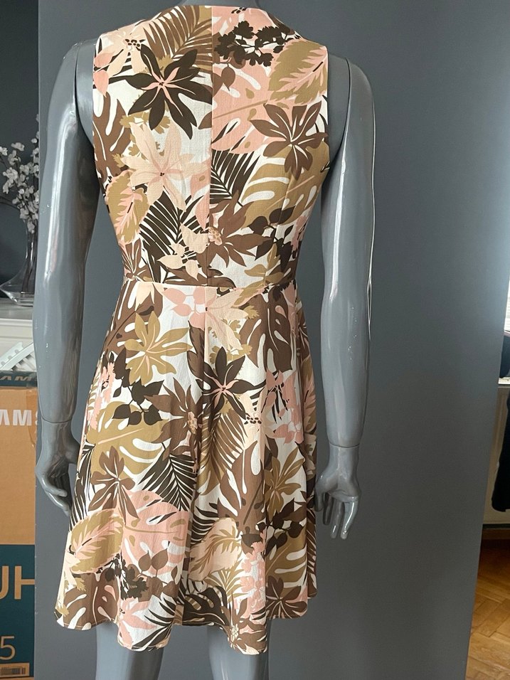 Bej Desenli V Yaka Kolsuz Mini Elbise - Görsel 3