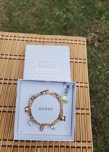 Beden Guess Zincir Detaylı Altın Kadın Bileklik