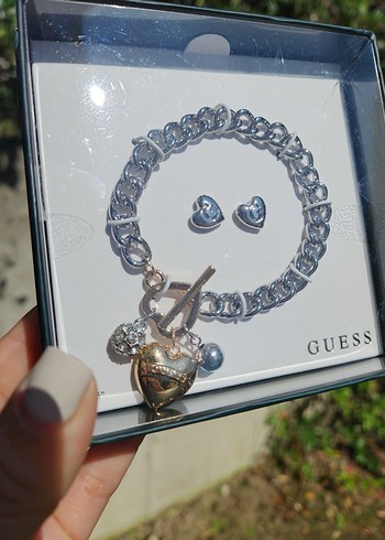  Beden altın Renk Guess Zincir Detaylı Gri Bileklik ve Küpe Seti