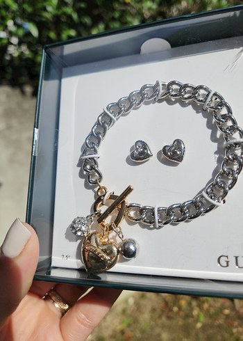 Guess Guess Zincir Detaylı Gri Bileklik ve Küpe Seti