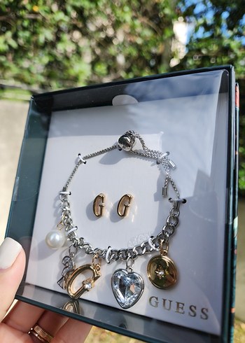 Guess Guess Altın Renkli Zincir Detaylı Kadın Bileklik