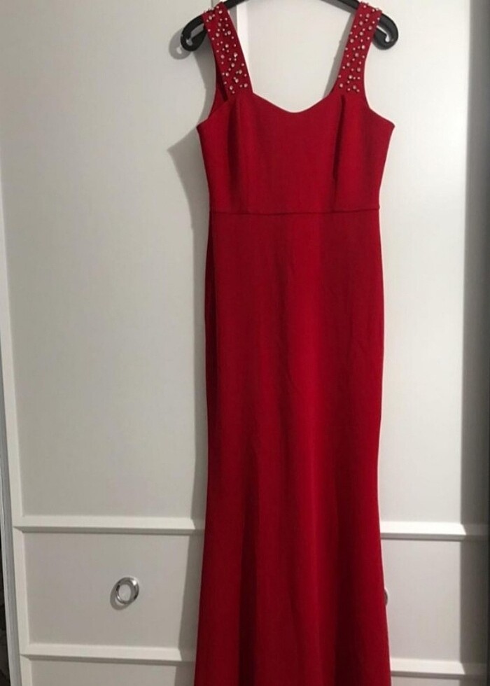 Kırmızı elbise  - Görsel 2