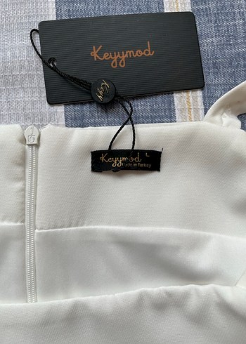 Beyaz Tüy Detaylı Elbise - Görsel 3