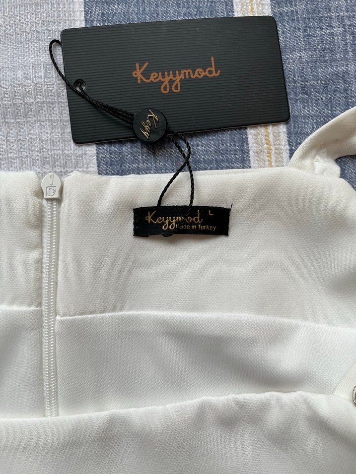 Beyaz Tüy Detaylı Elbise - Görsel 3