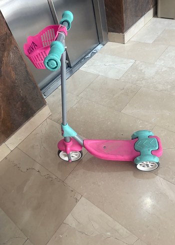 Renkli Pembe Çocuk Scooter'ı Sepetli