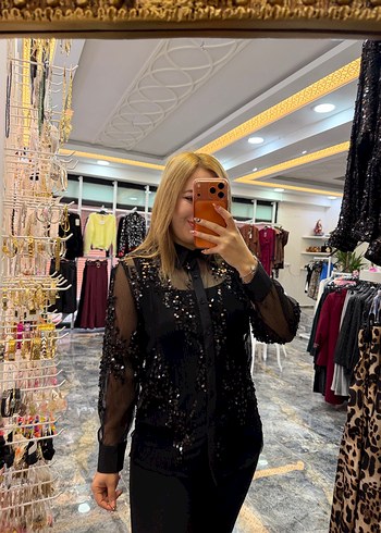 Parlak Siyah Mini Bluz V Yaka - Görsel 2