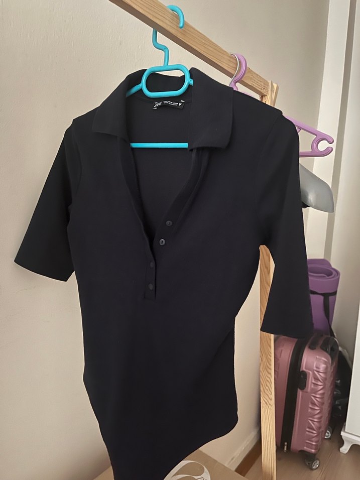 Düğmeli Siyah V Yakalı Kısa Kollu Kadın Bluz - Görsel 2