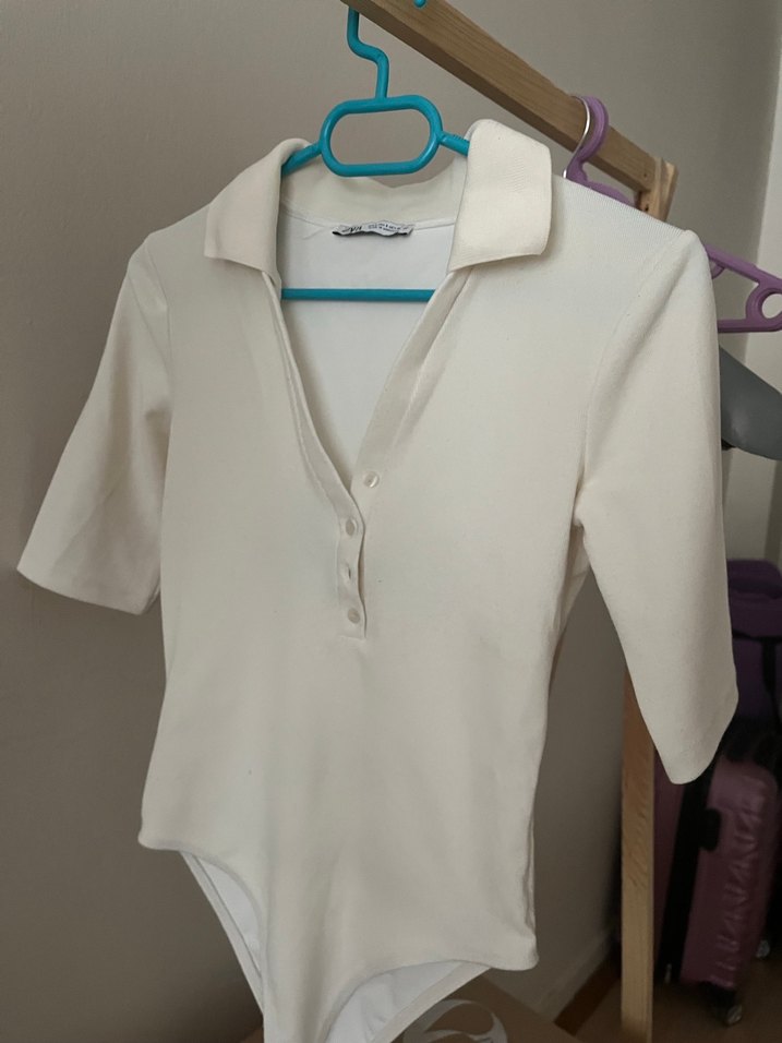 Düğmeli Beyaz Kısa Kollu Kadın Bodysuit - Görsel 2