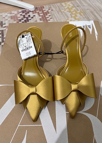 Zara Saten Fiyonk Detaylı Sarı Stiletto - Görsel 2