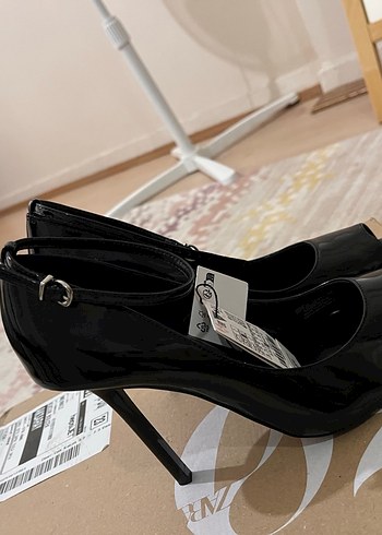 Zara Klasik Siyah Rugan Stiletto Topuklu Ayakkabı - Görsel 5