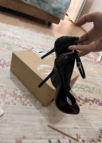 Zara Klasik Siyah Rugan Stiletto Topuklu Ayakkabı - Görsel 4