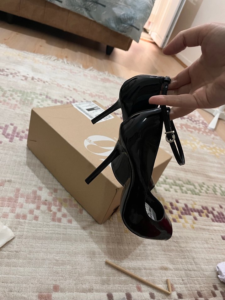 Zara Klasik Siyah Rugan Stiletto Topuklu Ayakkabı - Görsel 4