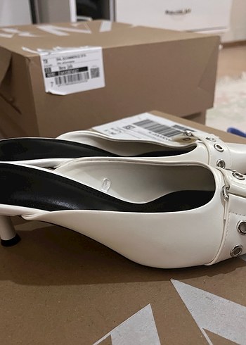 Bershka Beyaz Tokalı Stiletto Kadın Topuklu Ayakkabı - Görsel 2