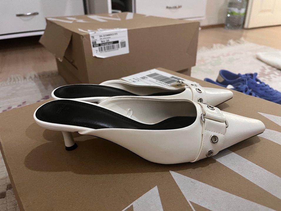 Bershka Beyaz Tokalı Stiletto Kadın Topuklu Ayakkabı - Görsel 2