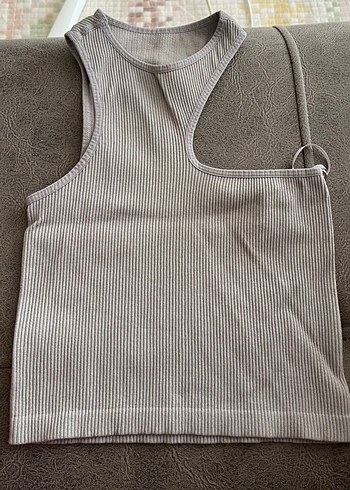 s Beden Gri Yüksek Yakalı Asimetrik Crop Top