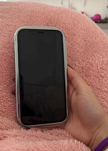 Pembe iPhone, Gri Kılıflı