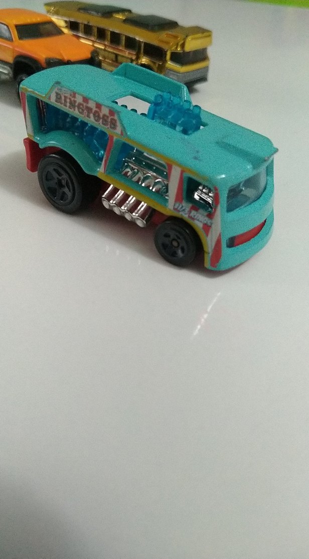 4 adet hot wheels - Görsel 3