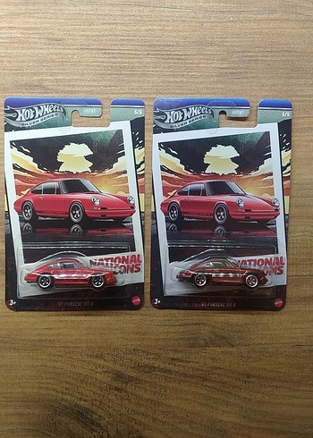 Kırmızı Hot Wheels Oyuncak Araba