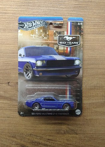 Parlak Mavi Hot Wheels Oyuncak Araba