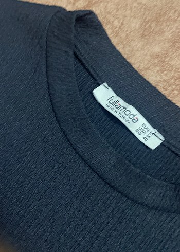 Zincir Detaylı Siyah Mini Crop Top - Görsel 2