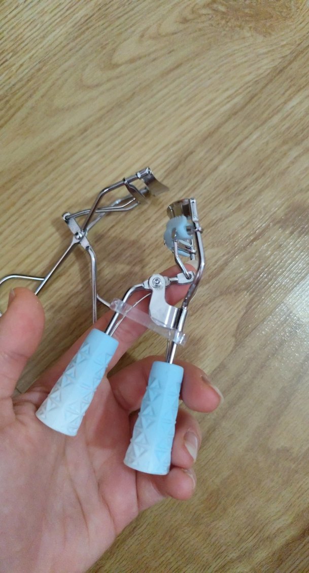 Gri ve Beyaz Kirpik Kıvırıcı Seti - Görsel 5