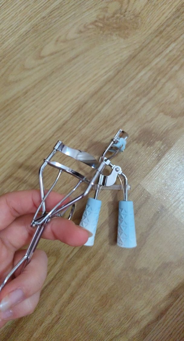 Gri ve Beyaz Kirpik Kıvırıcı Seti - Görsel 2