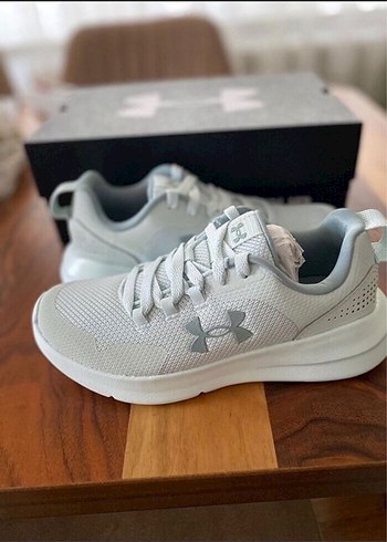36 Beden beyaz Renk Under Armour kosu Ayakkabısı