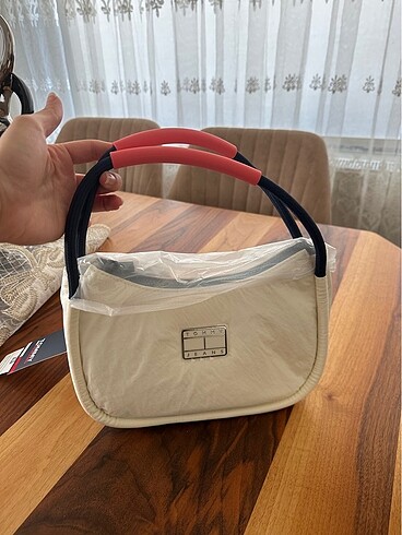 Beden Tommy Hilfiger Canta