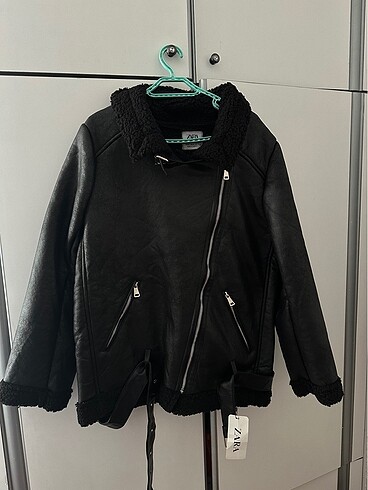 Zara Mont