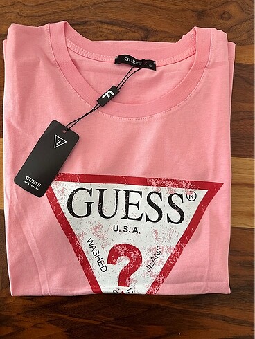 Guess Tshirt