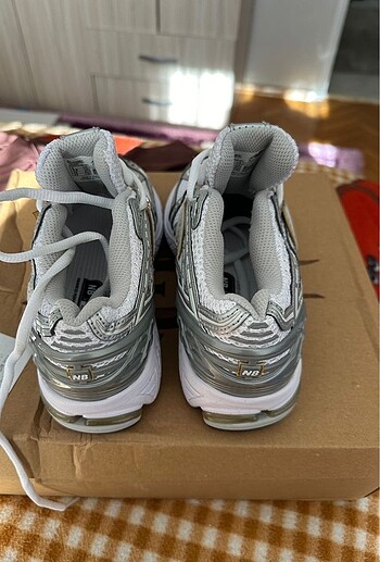 35,5 Beden New Balance ayakkabi