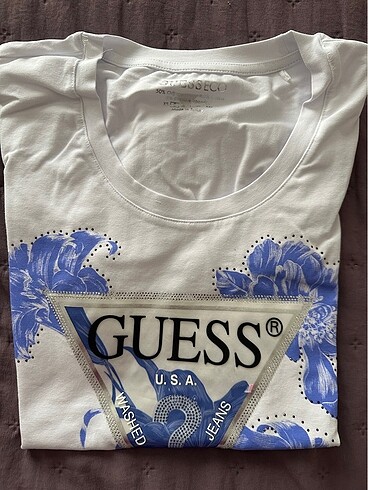 Guess tshirt