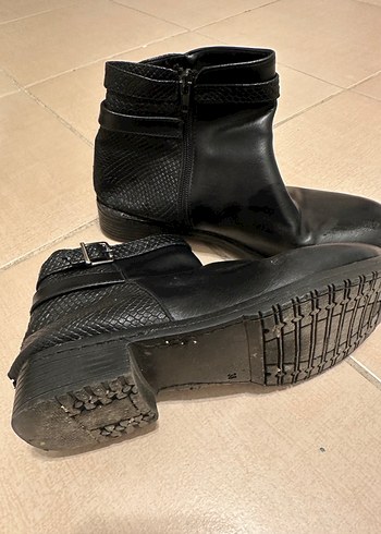 Kemer Detaylı Siyah Yılan Desenli Deri Bot - Görsel 2