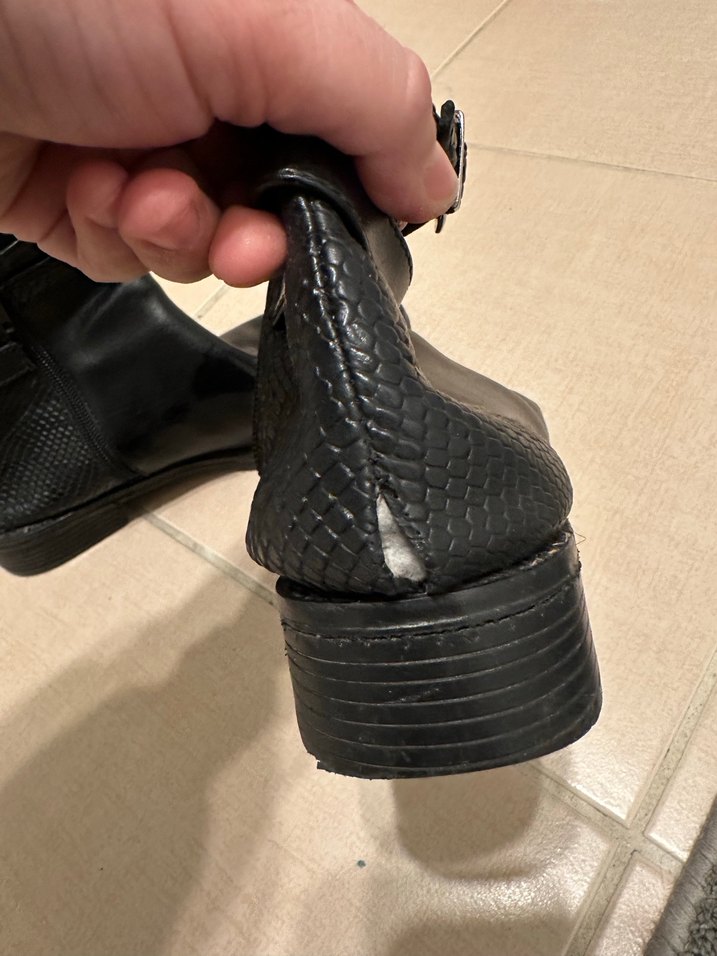 Kemer Detaylı Siyah Yılan Desenli Deri Bot - Görsel 3