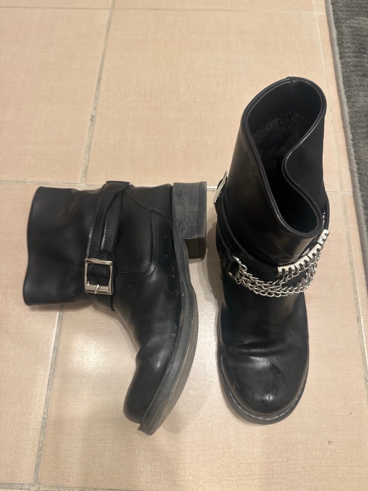 Siyah Tokalı Zincir Detaylı Deri Bot - Görsel 2