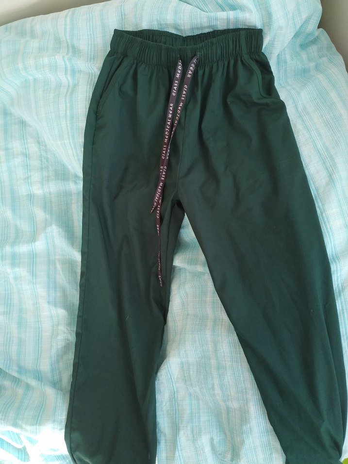 Koyu Yeşil, V Yaka Hemşire Üniforması - Görsel 2