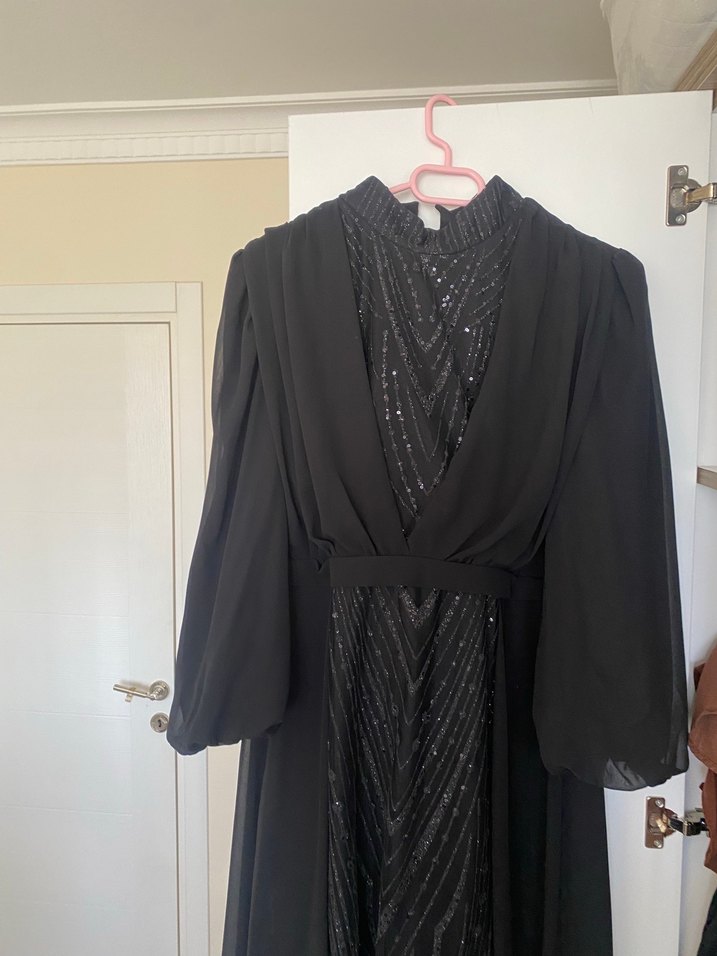 Uzun Siyah İşlemeli Drapeli Abiye Elbise - Görsel 5