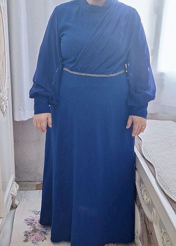 Mavi kol detay lı beli taşlı Drapeli Abiye Elbise