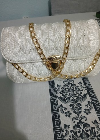 Zincir Detaylı Beyaz Örgü Kadın Çanta