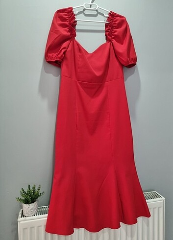 Kırmızı Elbise - Görsel 5