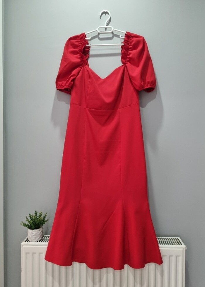 Kırmızı Elbise - Görsel 4