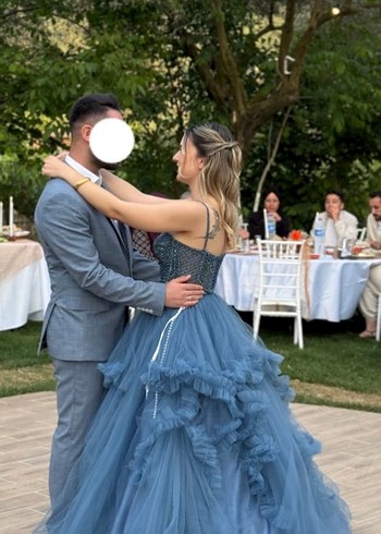 Mavi Straplez Fırfırlı Midi Nişan Elbisesi