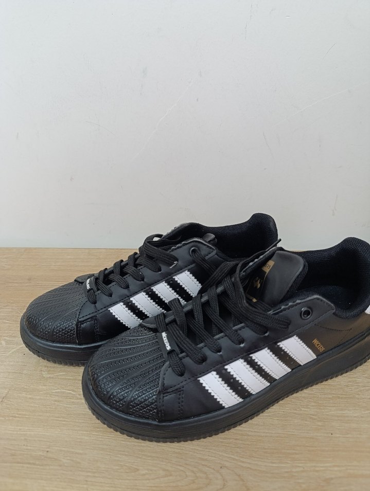 Kadın Siyah Beyaz Çizgili Bağcıklı Spor Ayakkabı - Görsel 2